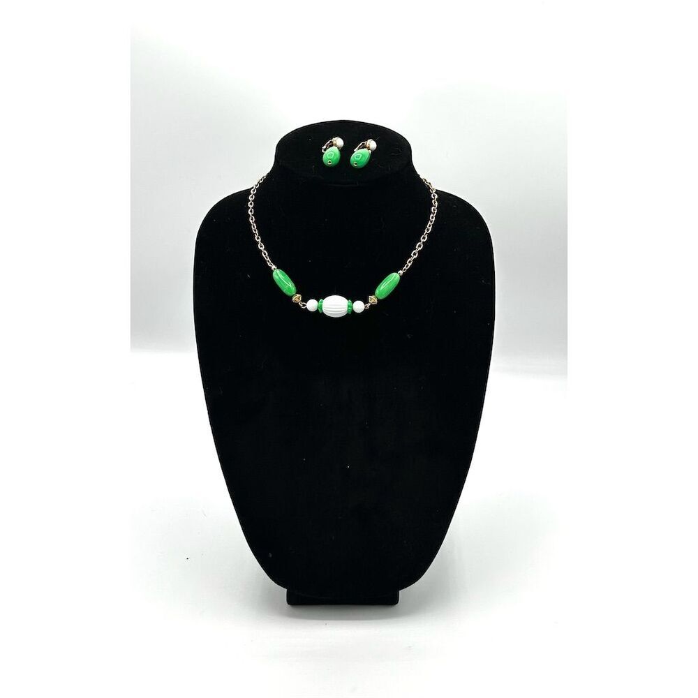 Vintage Avon 1975 "Come Summer" Necklace & Clip On Earrings Set Green - Picture 1 of 6